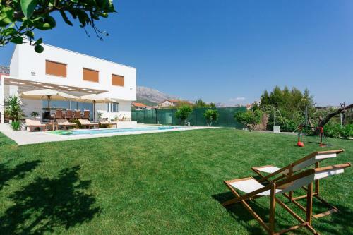 Villa Eli - New Unique Holiday House With Swimming Pool