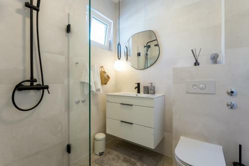 Villa Eli - New Unique Holiday House With Swimming Pool