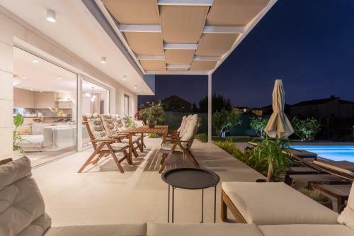 Villa Eli - New Unique Holiday House With Swimming Pool