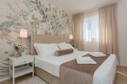 Villa Eli - New Unique Holiday House With Swimming Pool