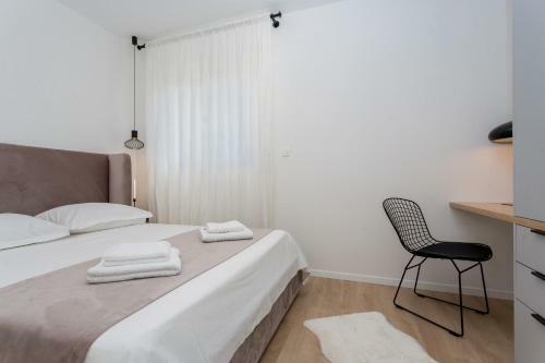 Villa Eli - New Unique Holiday House With Swimming Pool