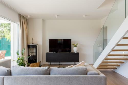 Villa Eli - New Unique Holiday House With Swimming Pool
