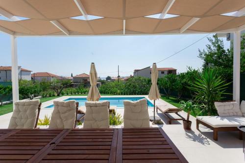 Villa Eli - New Unique Holiday House With Swimming Pool