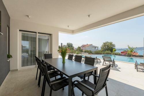 Luxurious Villa Meri