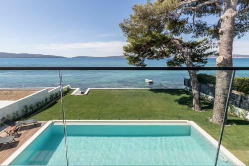 Villa Sea Star - Seafront Beach With 80m2 Pool