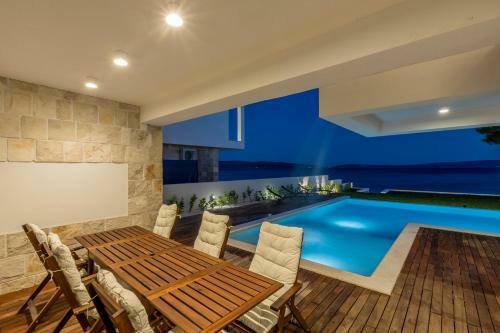 Villa Sea Star - Seafront Beach With 80m2 Pool