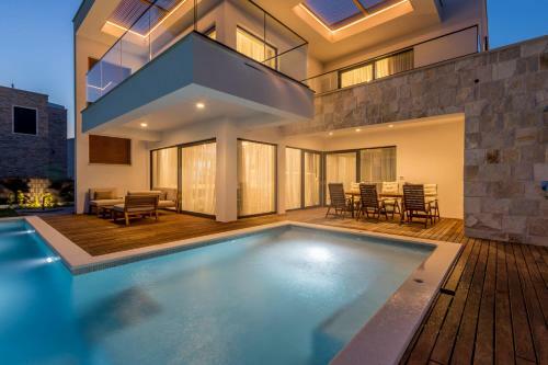 Villa Sea Star - Seafront Beach With 80m2 Pool