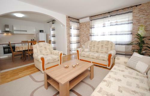 Spacious Apartment Antea