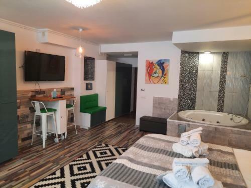 Romantic Jacuzzi Luxury Apartment