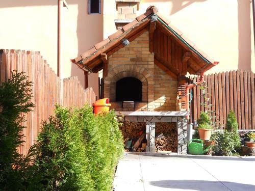 Hostal Casa Galbena