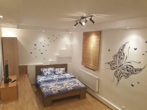 Hostal My Place - Butterflies