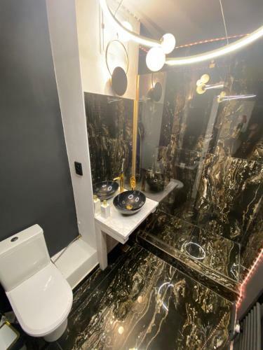 Golden Valley Apartment