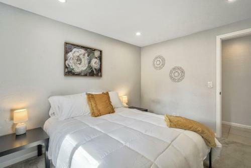 New Modern 5br House In Monument Near Usafa, Park
