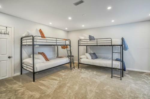 New Modern 5br House In Monument Near Usafa, Park