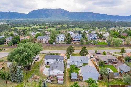 New Modern 5br House In Monument Near Usafa, Park