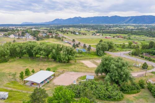 New Modern 5br House In Monument Near Usafa, Park