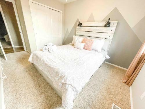 Villa 2 Master Suites! Pet Friendly With Mtn Views