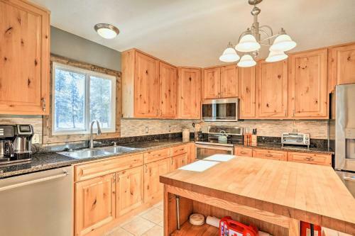 Pagosa Springs Gem With Yard, Decks And Mtn Views
