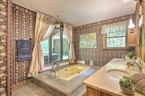 Rustic Retreat With Hot Tub In North Branford!