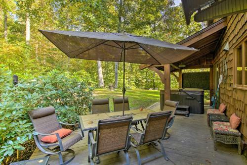 Rustic Retreat With Hot Tub In North Branford!