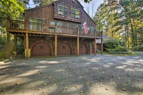 Rustic Retreat With Hot Tub In North Branford!
