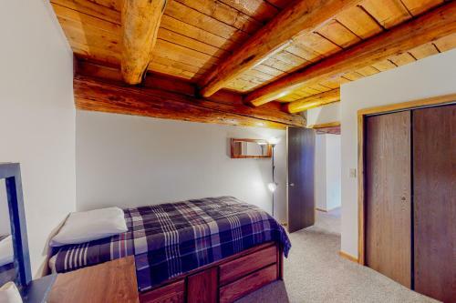 Boulder Cat Lodge