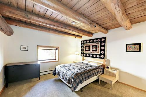 Boulder Cat Lodge