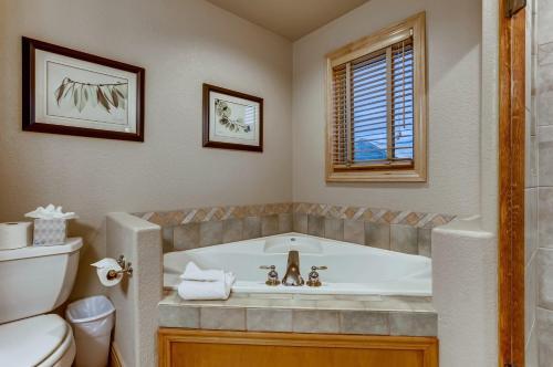 Snowy Paws At Eagles Nest Townhome