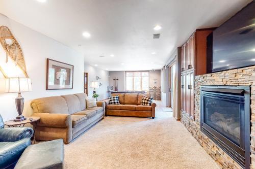Falcon's Nest Retreat