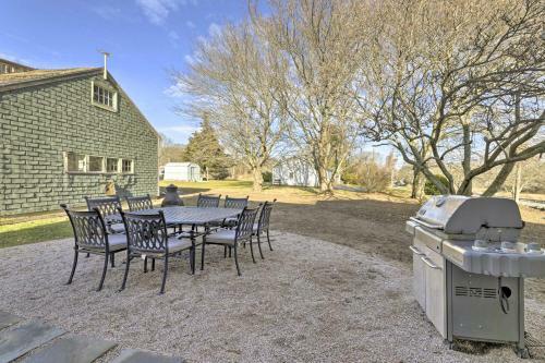 Renovated 1735 Stonington Home With Water Views