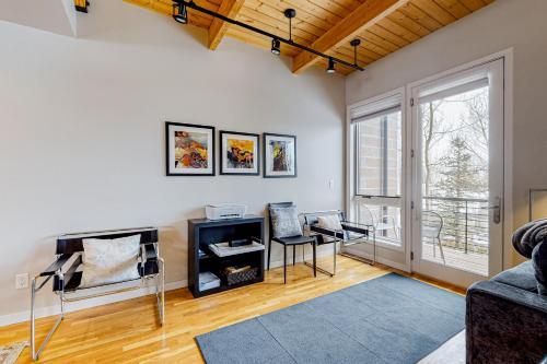 Slopeside Living - 2887