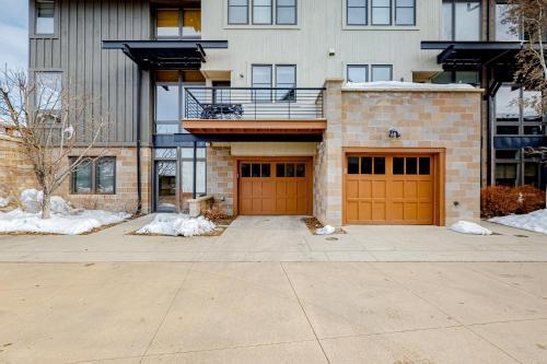Slopeside Living - 2887