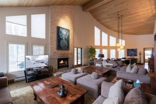 Apartamento Private Penthouse With Effortless Ski-in Ski-out Access
