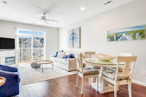 Grande At Canal Pointe Condos --- 20013 Newry #17