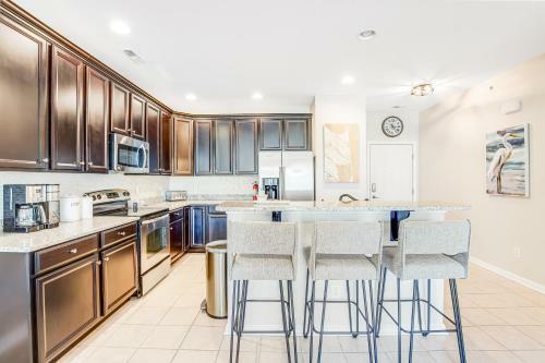 Grande At Canal Pointe Condos --- 20013 Newry #17