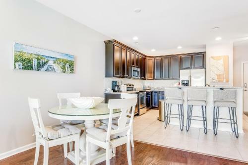 Grande At Canal Pointe Condos --- 20013 Newry #17