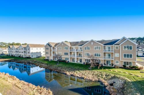 Grande At Canal Pointe Condos --- 20013 Newry #17