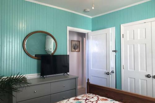 Cottage By The Sea Steps To Downtown Rehoboth!