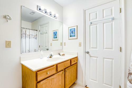 Bethany Bay --- 605 Crowley