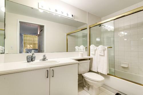 Luxury Aventura Condo By The Water!