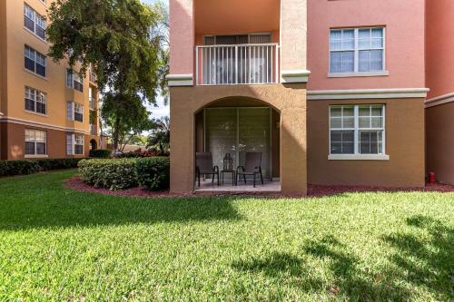 Luxury Aventura Condo By The Water!