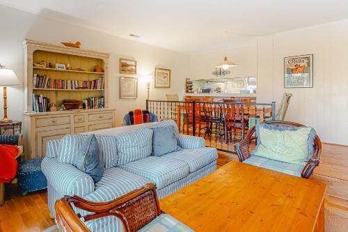 Villas Of Bethany West -- 780a Salt Pond