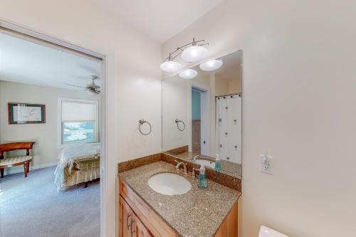 Sussex Shores -- 39826 Dukes