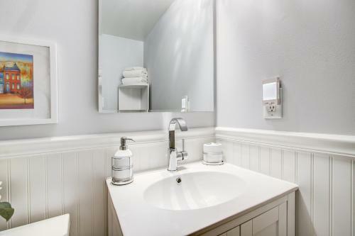 Apartamento City Chic, A Walkable Capitol Hill Retreat