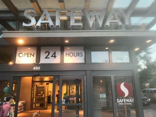 Steps To Convention Center, Downtown Dc, Metro Station: Private Apartment