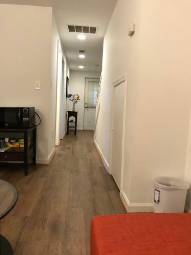 Steps To Convention Center, Downtown Dc, Metro Station: Private Apartment