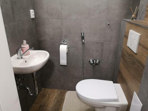 Fine Apartment In Centrum Of Slan� With Aircondition