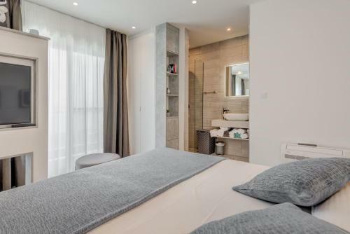 Luxury Villa Sundior Split With Private Pool And Jacuzzi