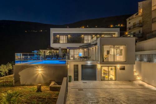 Luxury Villa Sundior Split With Private Pool And Jacuzzi