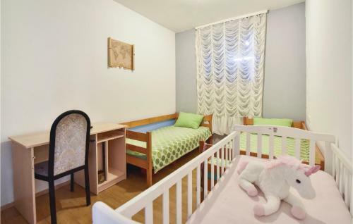 Four-bedroom Holiday Home In Otok Dalmatinski